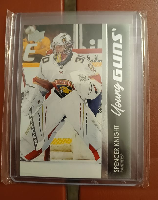 2021-22 Upper Deck Series 1 Young Guns #223 Spencer Knight — front