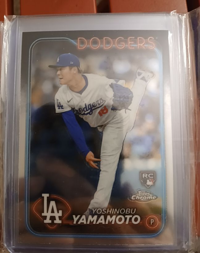 2024 Topps Chrome #18 Yoshinobu Yamamoto — front