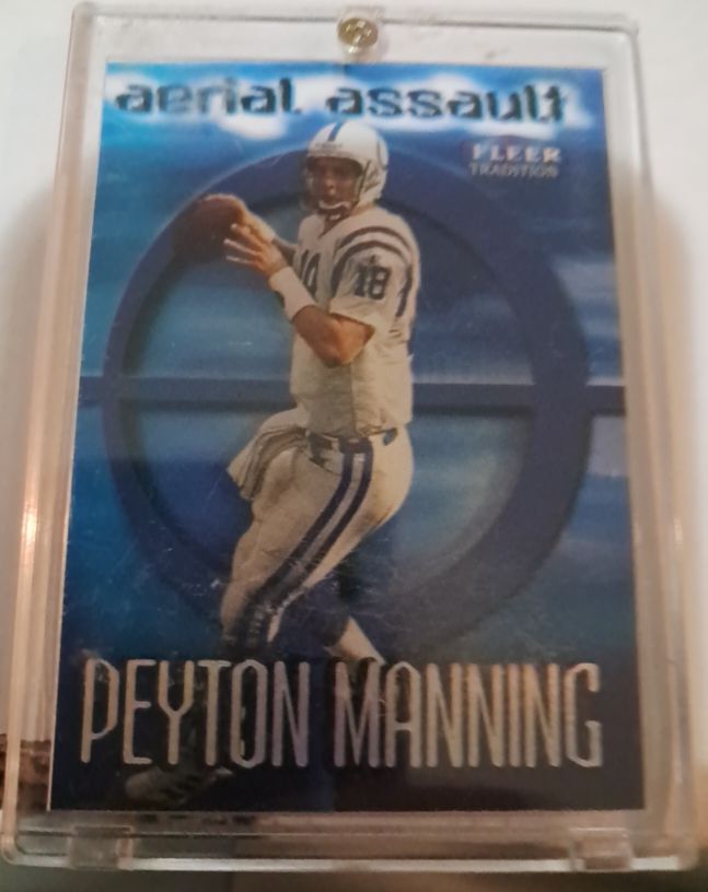 1999 Fleer Tradition Aerial Assault #10AA Peyton Manning — front