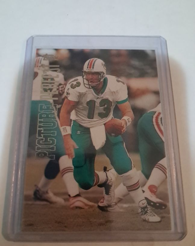 1999 Topps Picture Perfect #P8 Dan Marino — front
