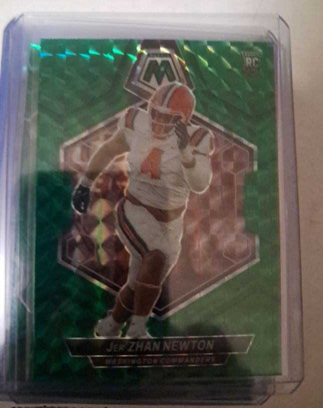 2024 Panini Mosaic Jer'Zhan Newton Green Mosaic Prizm Rookie Card RC — front