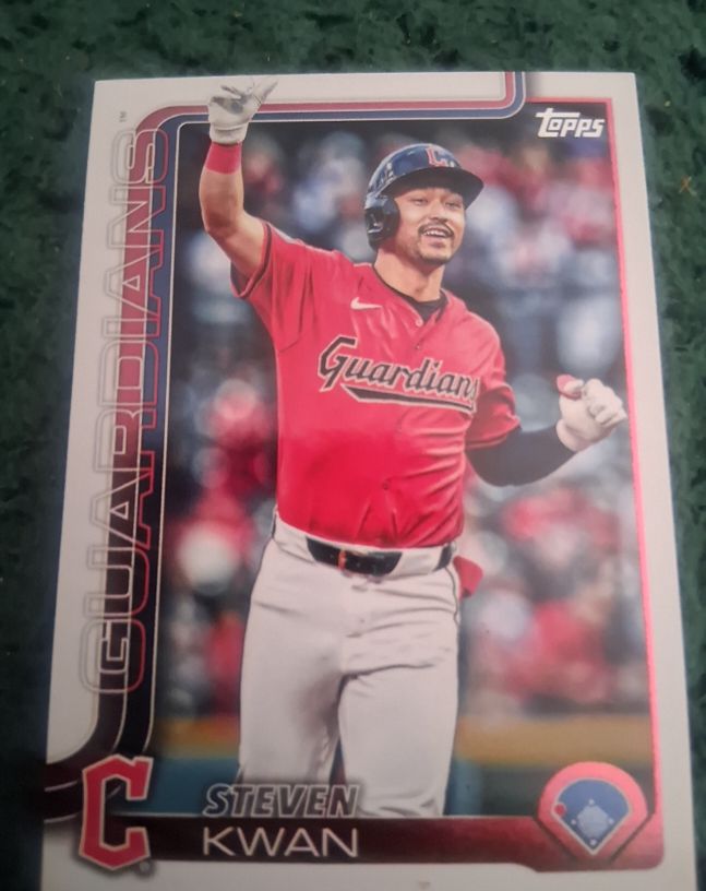 2025 Topps #682 Steven Kwan — front