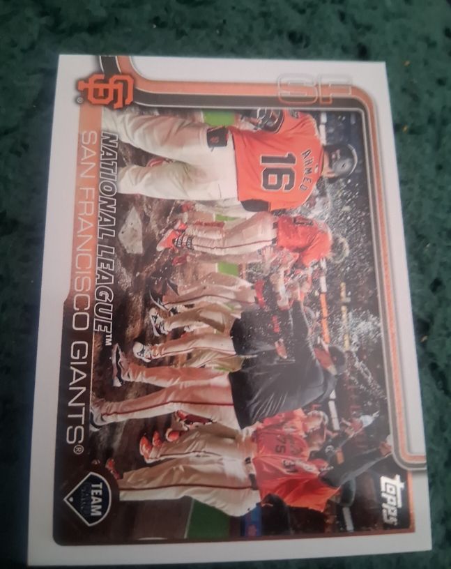 2025 Topps Series 2 #514 San Francisco Giants Team Card — front