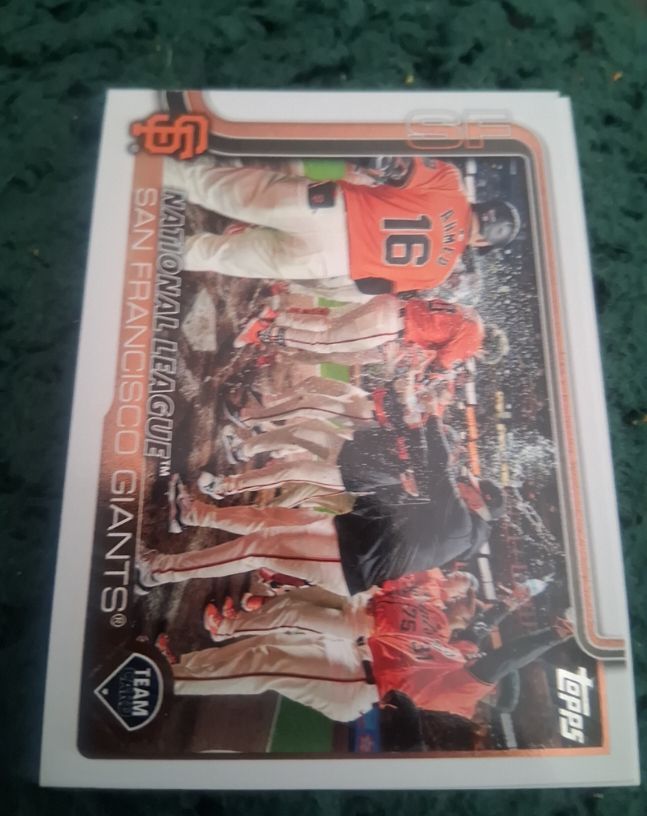 2025 Topps Series 2 #514 San Francisco Giants Team Card — front