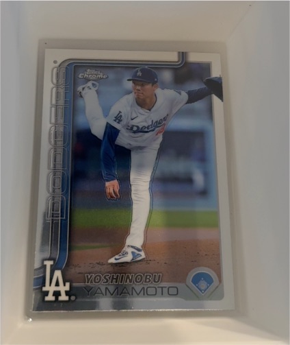 2025 Topps Chrome #179 Yoshinobu Yamamoto — front