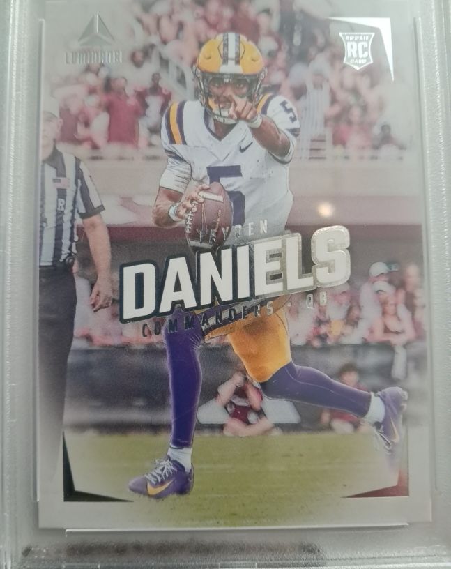 2024 Panini Luminance #102 Jayden Daniels — front