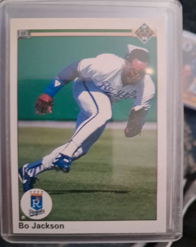 1990 Upper Deck #105 Bo Jackson — front