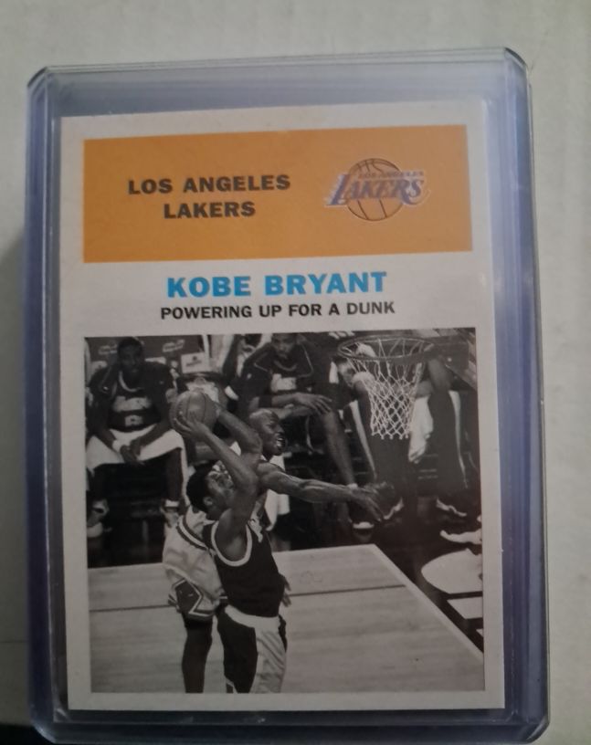 1998 Fleer Tradition Vintage '61 #1 Kobe Bryant — front