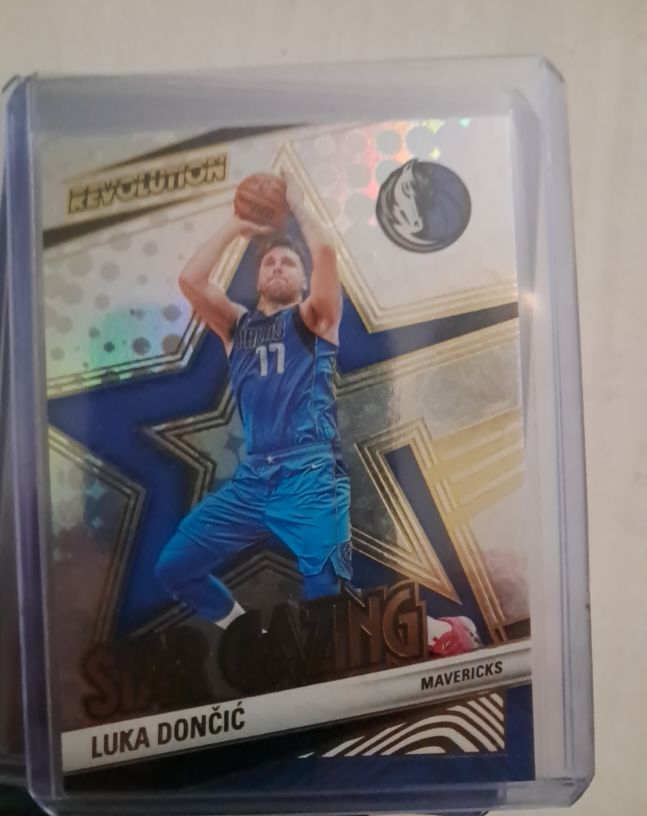 2024-25 Panini Revolution #9 Luka Dončić — front