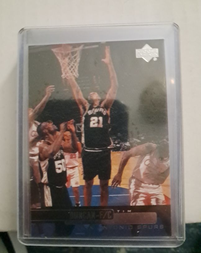 2000 Upper Deck #105 Tim Duncan — front