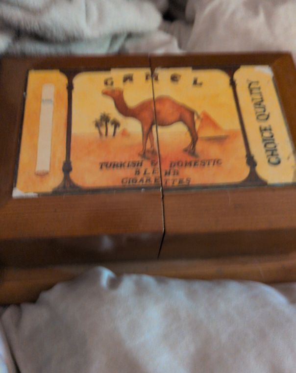 Camel Turkish & Domestic Blend Cigarettes Wooden Folding Box Thomas Museum Series 1997 — front