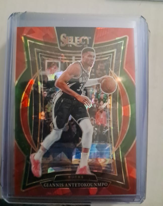 2023-24 Panini Select #34 Giannis Antetokounmpo — front