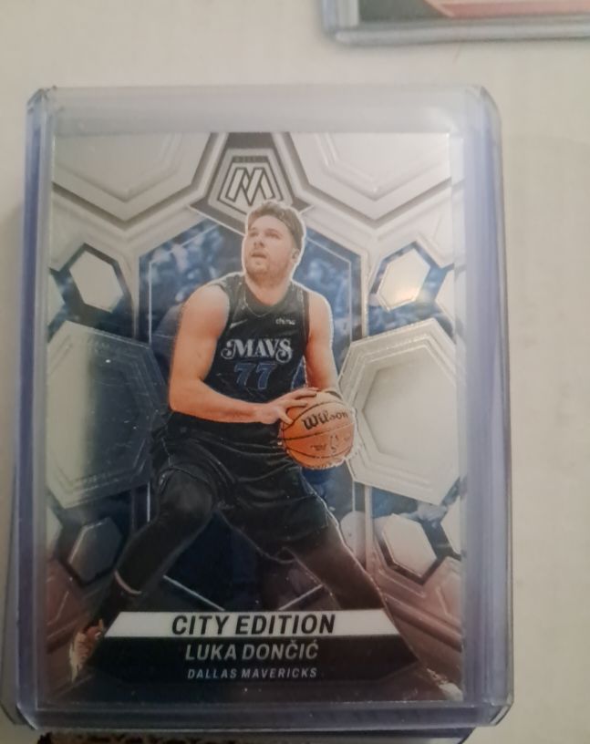 2023-24 Panini Mosaic City Edition #285 Luka Dončić — front