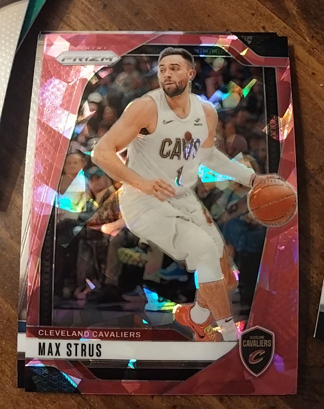 2024-25 Panini Prizm #27 Max Strus — front