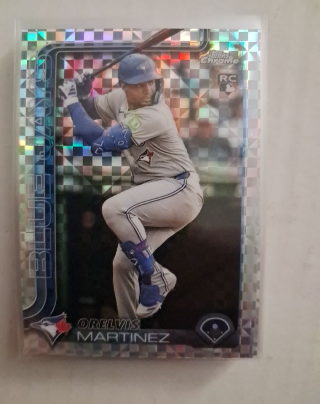 2025 Topps Chrome #105 Orelvis Martinez — front