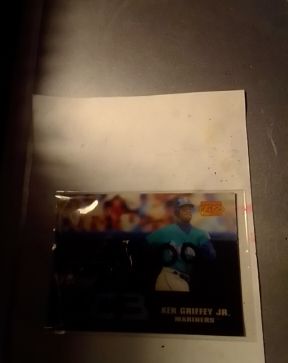 1993 Topps #23 Ken Griffey Jr. — front