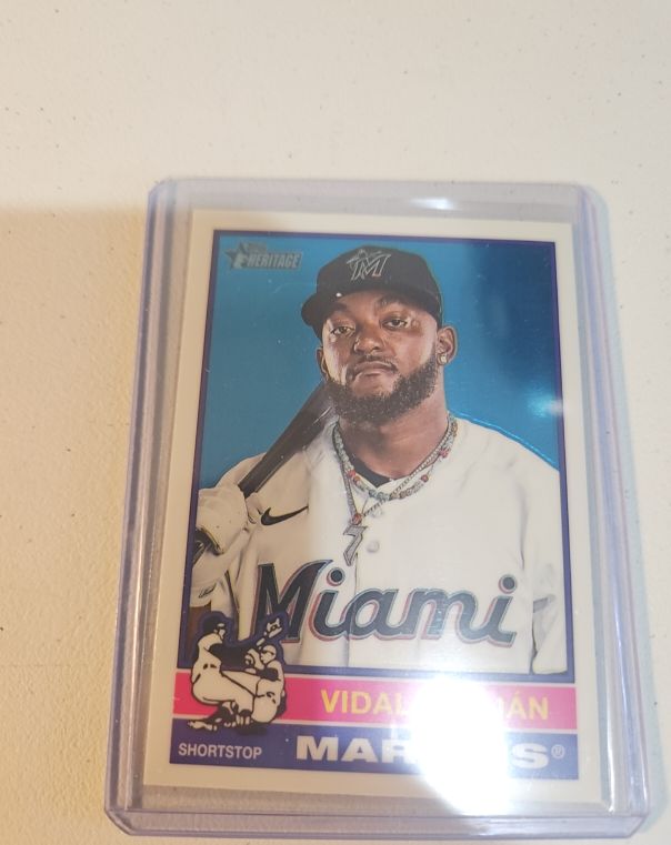 2025 Topps Heritage #82 Vidal Brujan — front