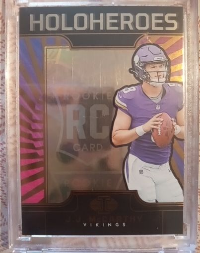 2024 Panini Illusions Holoheroes #7 J.J. McCarthy — front