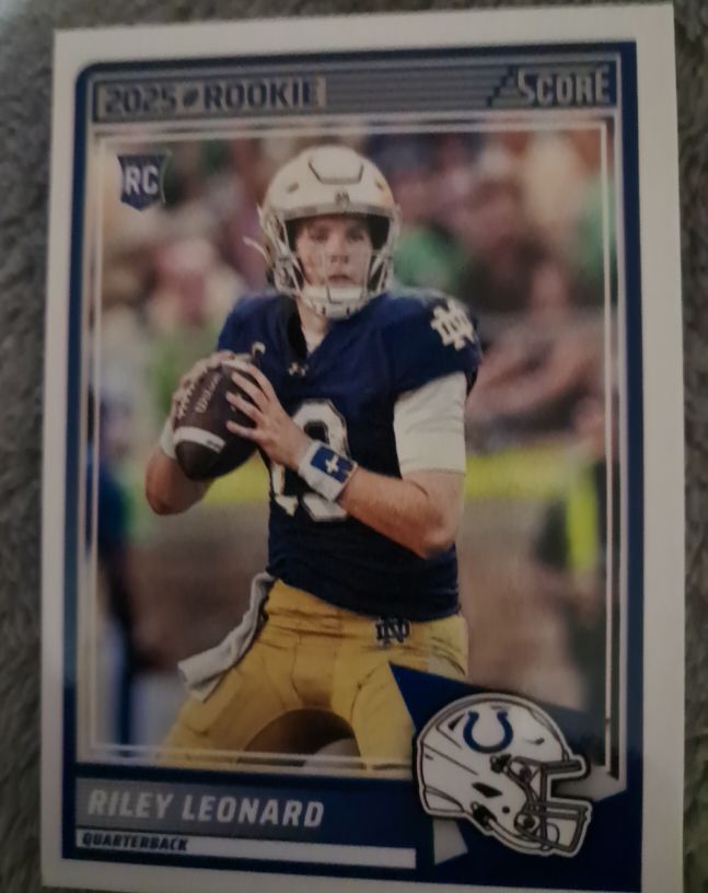 2025 Panini Score #9 Riley Leonard — front