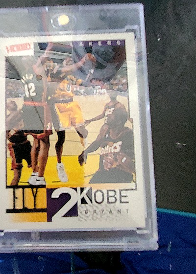2000-01 Upper Deck Victory #289 Fly 2 Kobe Bryant — front
