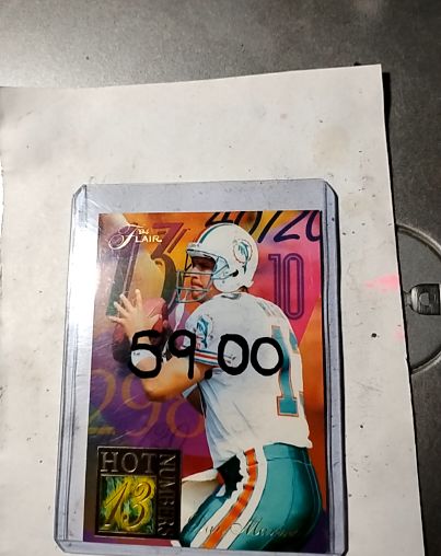 1994 Fleer Flair Hot Numbers #7 Dan Marino — front