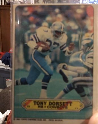 1983 Topps #11 Tony Dorsett — front