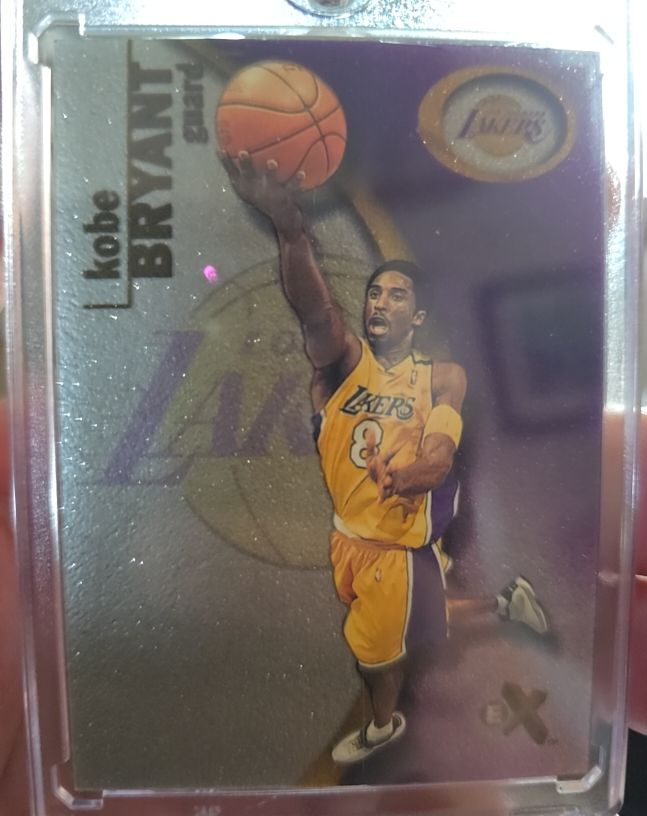 2000-01 Fleer Skybox E-X #39 Kobe Bryant — front