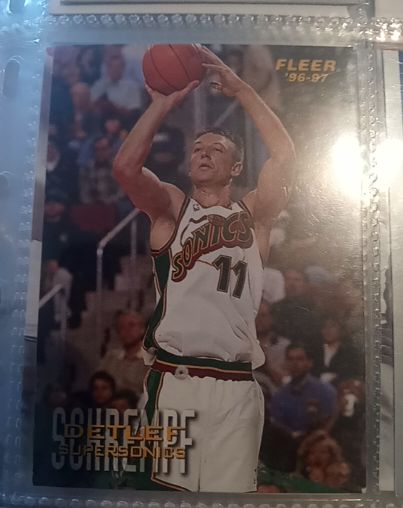 1996-97 Fleer #104 Detlef Schrempf — front