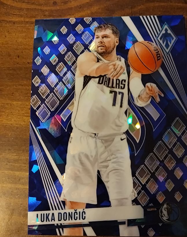 2023-24 Panini Phoenix #157 Luka Dončić — front