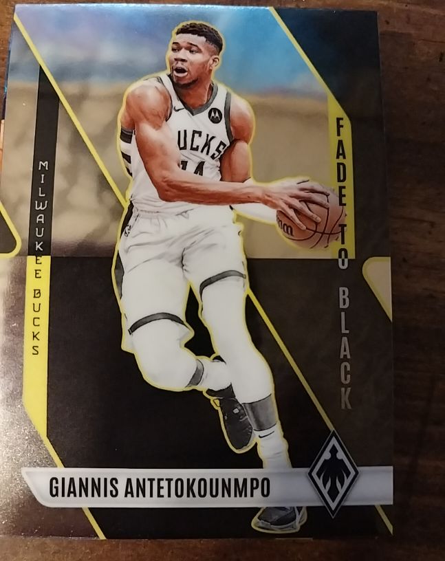 2023-24 Panini Phoenix #23 Giannis Antetokounmpo Fade To Black — front