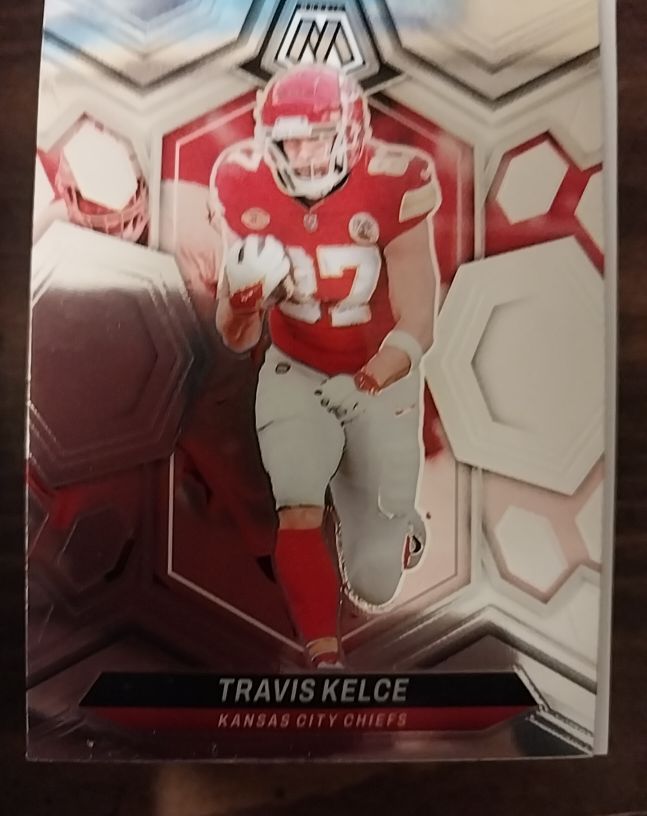 2020 Panini Mosaic #87 Travis Kelce — front