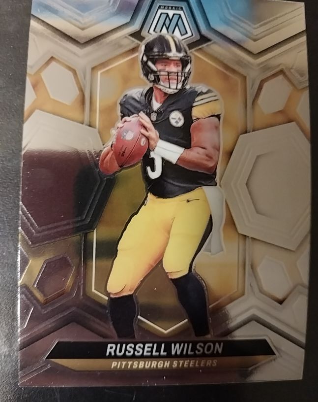 2022 Panini Mosaic #135 Russell Wilson — front
