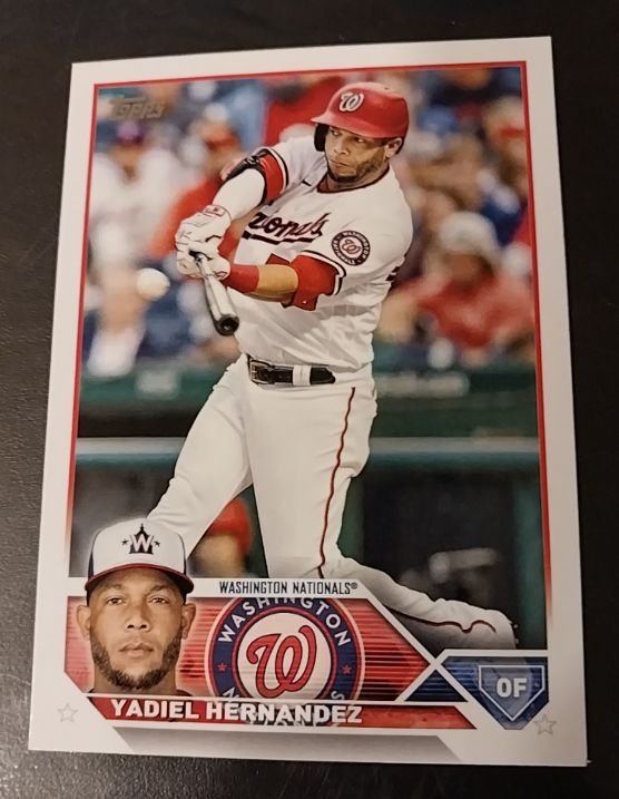 2022 Topps #244 Yadiel Hernandez — front
