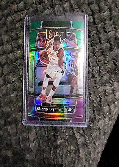 2020 Panini Select #1 Giannis Antetokounmpo — front