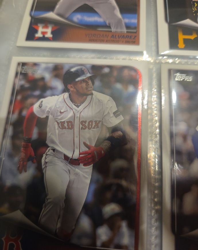 2022 Topps #100 J.D. Martinez — front