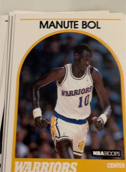 1990 NBA Hoops #10 Manute Bol — front