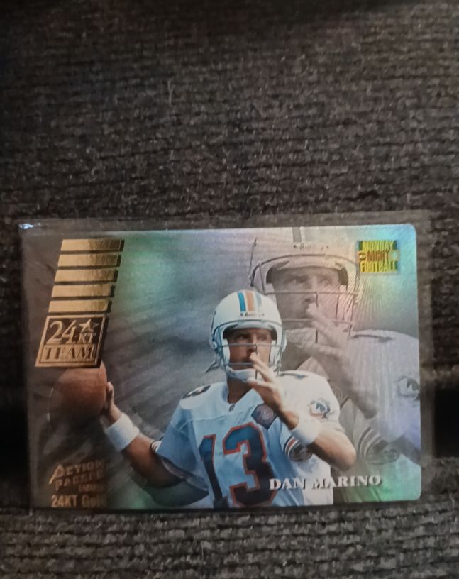 1995 Actin Packed Monday Night Football 24kt Gold Dan Marino — front
