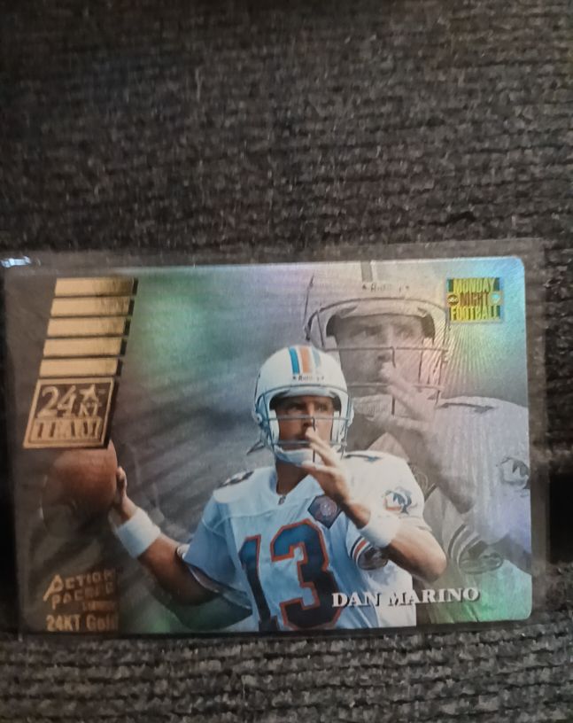 1995 Action Packed Monday Night Football 24KT Gold Dan Marino — front