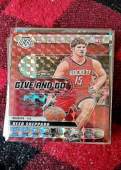 2024-25 Panini Mosaic #7 Reed Sheppard Give and Go — front