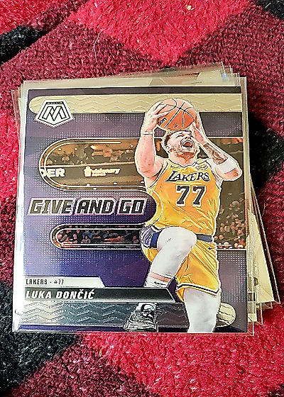 2024-25 Panini Mosaic #4 Luka Dončić — front