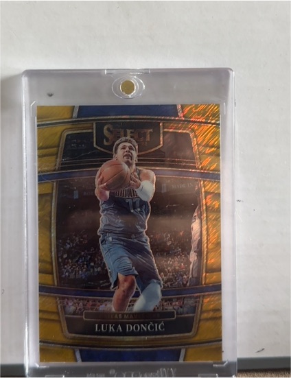 2021-22 Panini Select #12 Luka Dončić — front