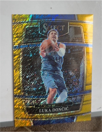 2021-22 Panini Select Concourse #12 Luka Dončić — front