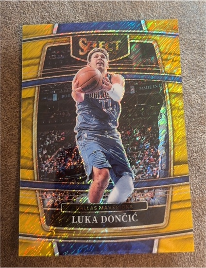 2021-22 Panini Select #12 Luka Dončić — front