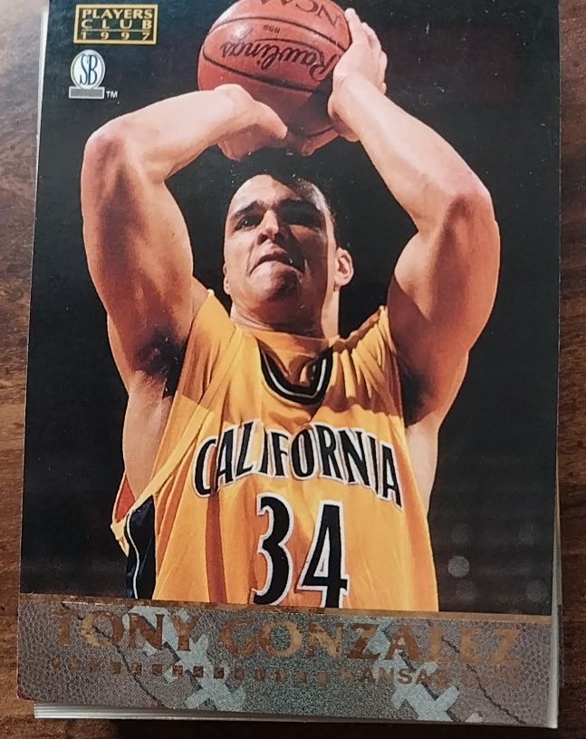 1997 Scoreboard Players Club #38 Tony Gonzalez — front