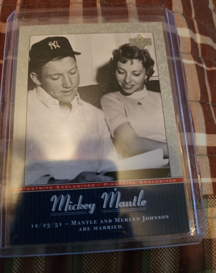 2001 Upper Deck Pinstripe Exclusives #MM9 Mickey Mantle — front