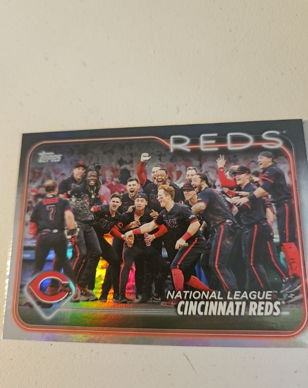 2024 Topps Series 1 #238 Cincinnati Reds Team Card — front