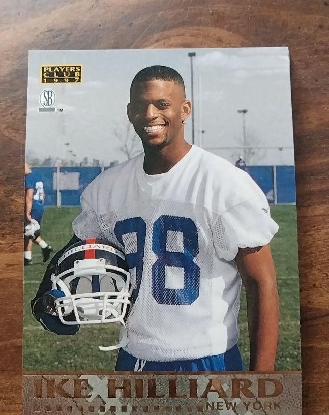1997 Score Board Players Club #61 Ike Hilliard — front