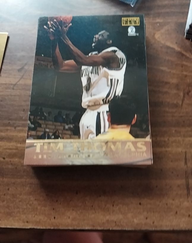 1997-98 SkyBox #8 Tim Thomas — front