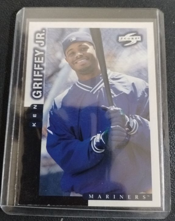 1997 Score #34 Ken Griffey Jr. — front