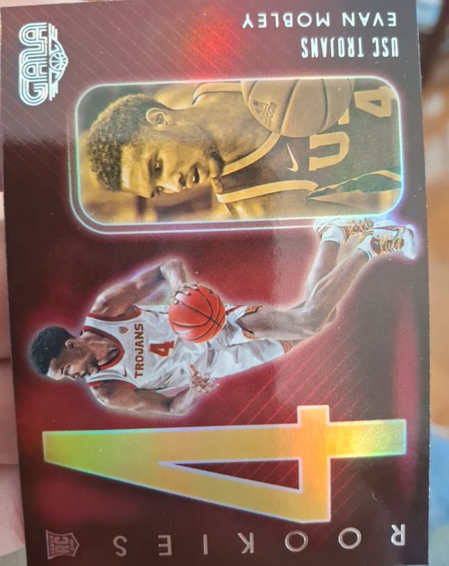 2021 Panini Chronicles Draft Picks Gala #182 Evan Mobley — front